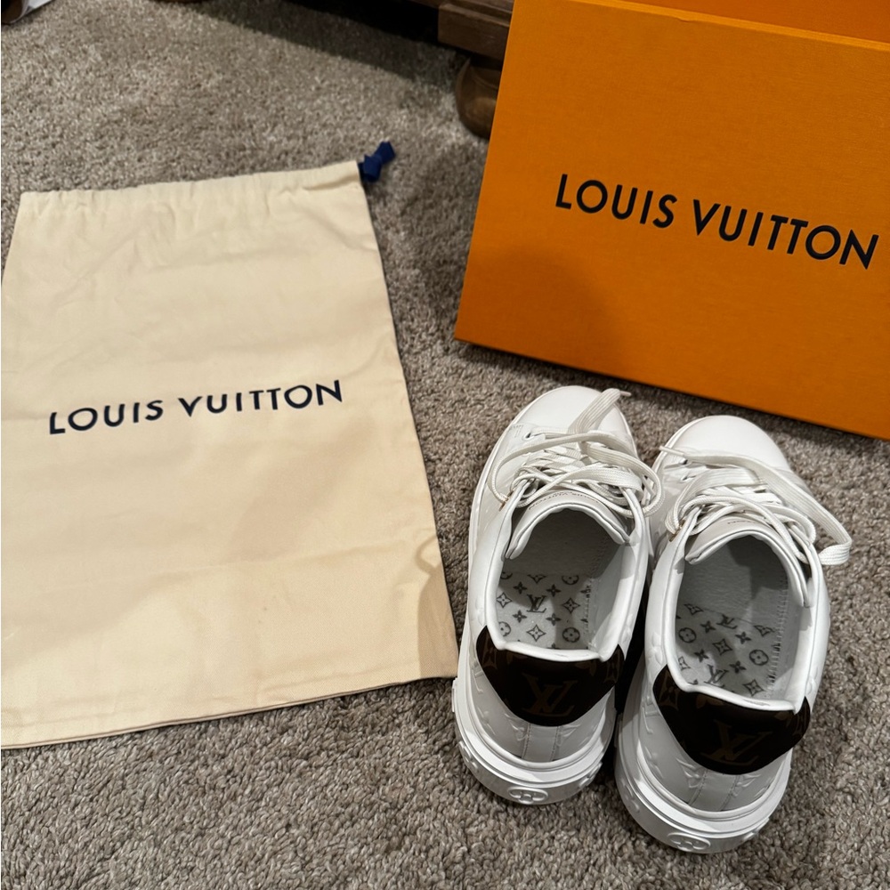 HP 💕LIKE NEW Louis Vuitton Time Out Sneakers 37.5 - Picture 10 of 13